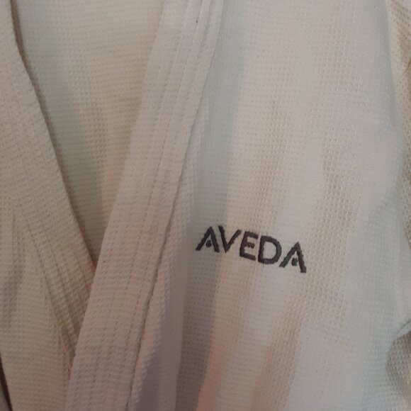 Women's AVEDA waffle knit bath robe size Medium off white - Picture 2 of 3